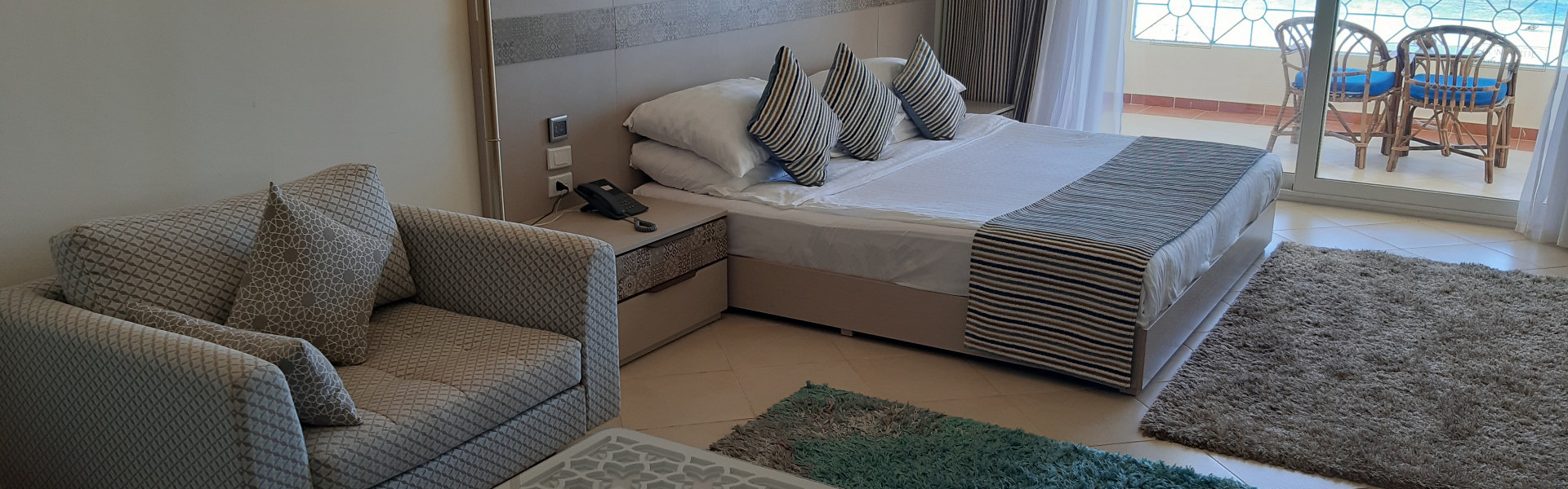 Deluxe Family Room 10